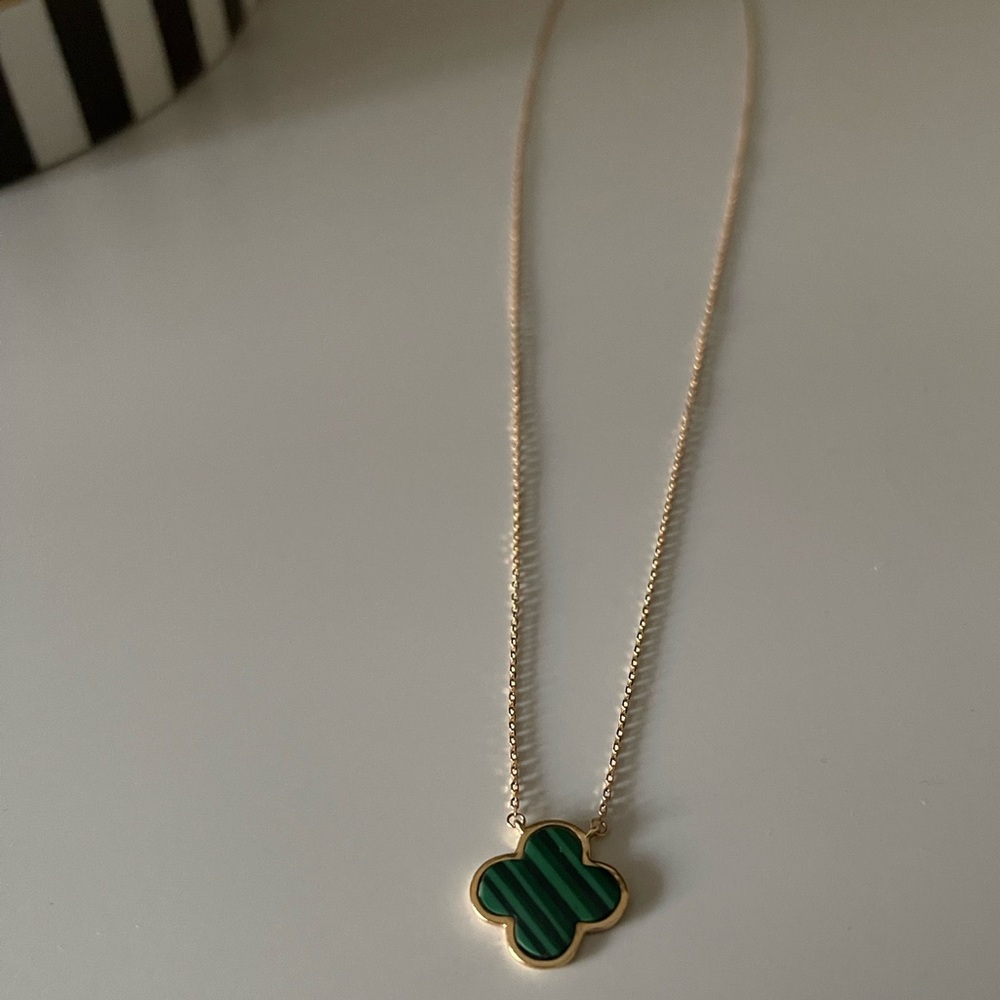 Solid 14k Gold Malachite Clover Necklace - Picture 2 of 4